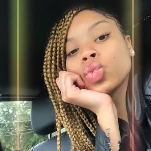 Meet your Posher, Denisha